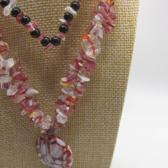 Red White Glass & Resin Necklace - Picture 3 of 4
